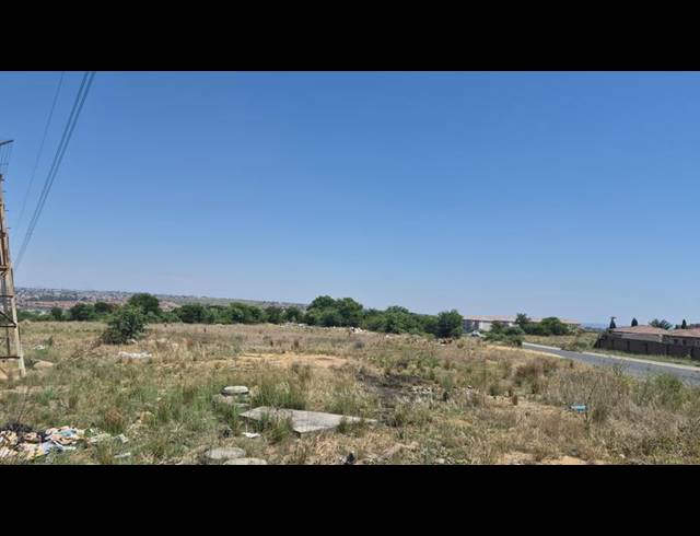LAND FOR SALE IN THE REEDS